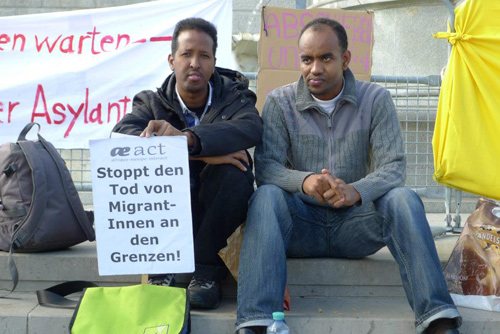 Somalische Flüchtlinge demonstrieren vor dem Parlament, 10/12
