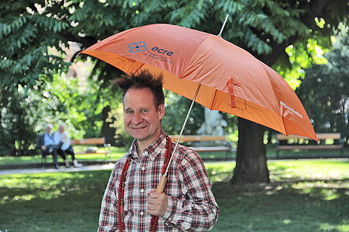Peter Sellars unterstützt den European Umbrella March