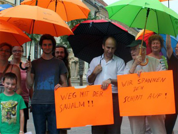 Umbrella March 2012 Klagenfurt Saualm weg